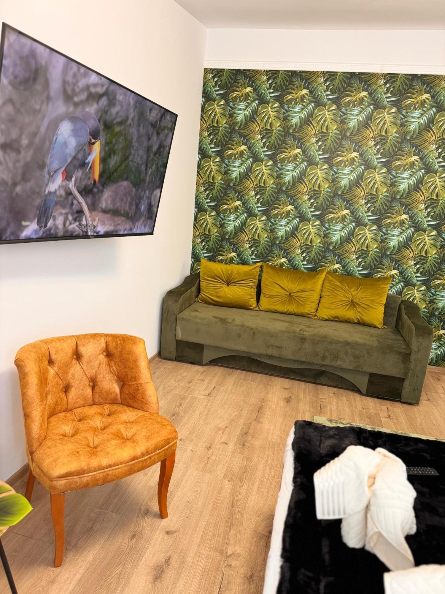 Jungle Loft Apartment Suceava Luaran gambar
