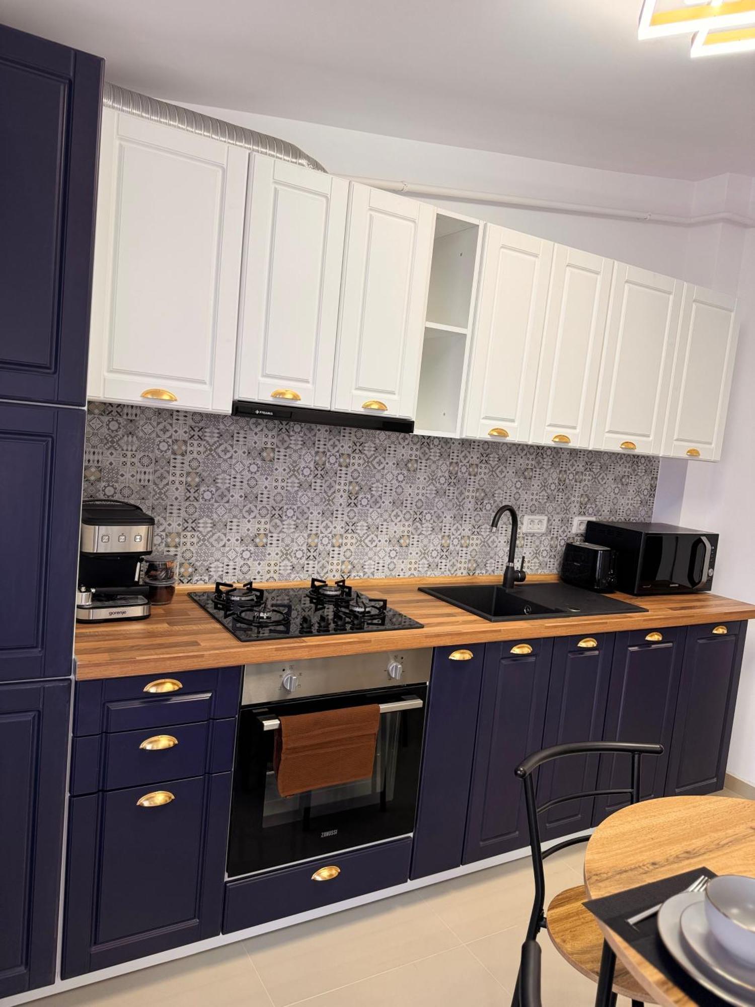 Jungle Loft Apartment Suceava Luaran gambar