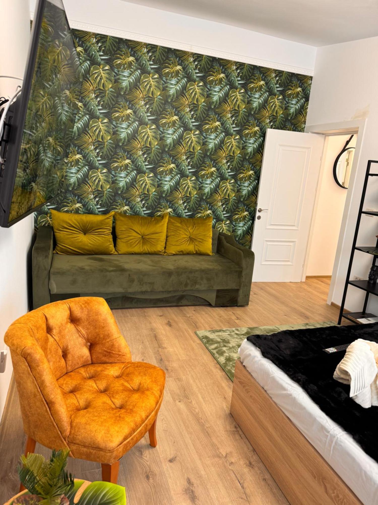 Jungle Loft Apartment Suceava Luaran gambar