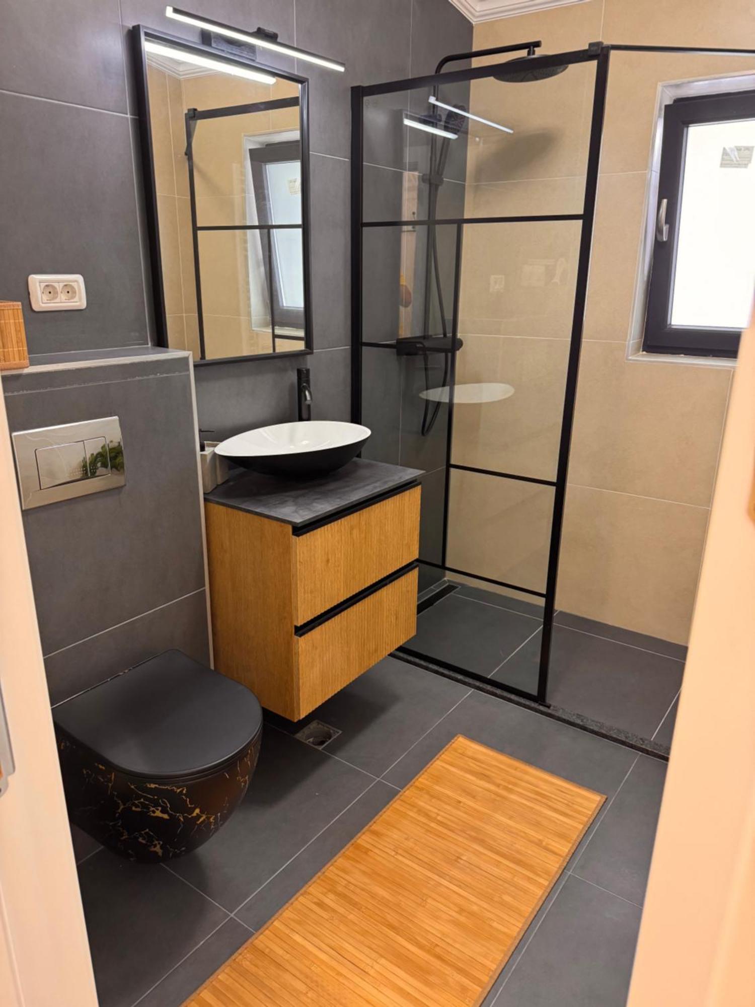 Jungle Loft Apartment Suceava Luaran gambar